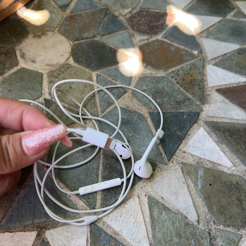 Apple White Wired Earbuds
